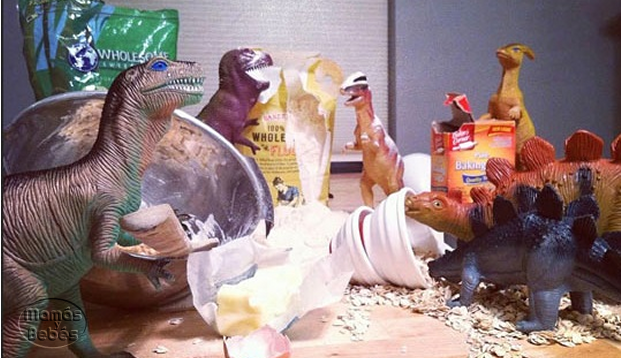 padres usan dinosaurios para motivar la imaginacion de sus hijos