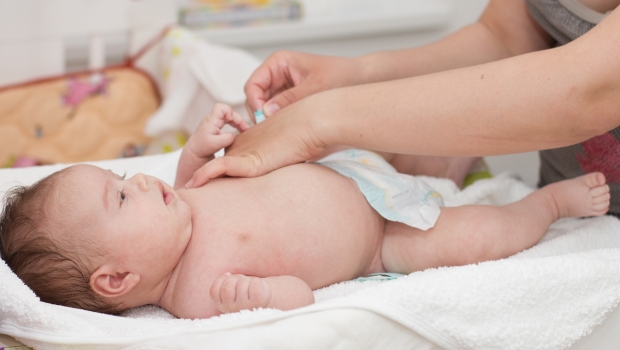 Cambiar o no cambiar el pañal de tu bebé a medianoche