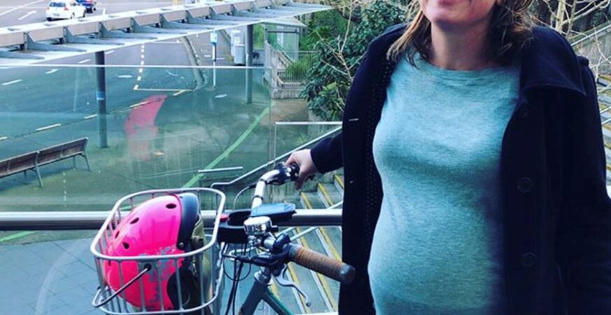 La ministra que llegó en bicicleta para dar a luz